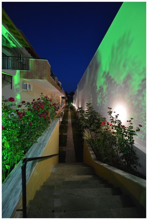 Anna Christina Apartments Metamorfosi  Bagian luar foto