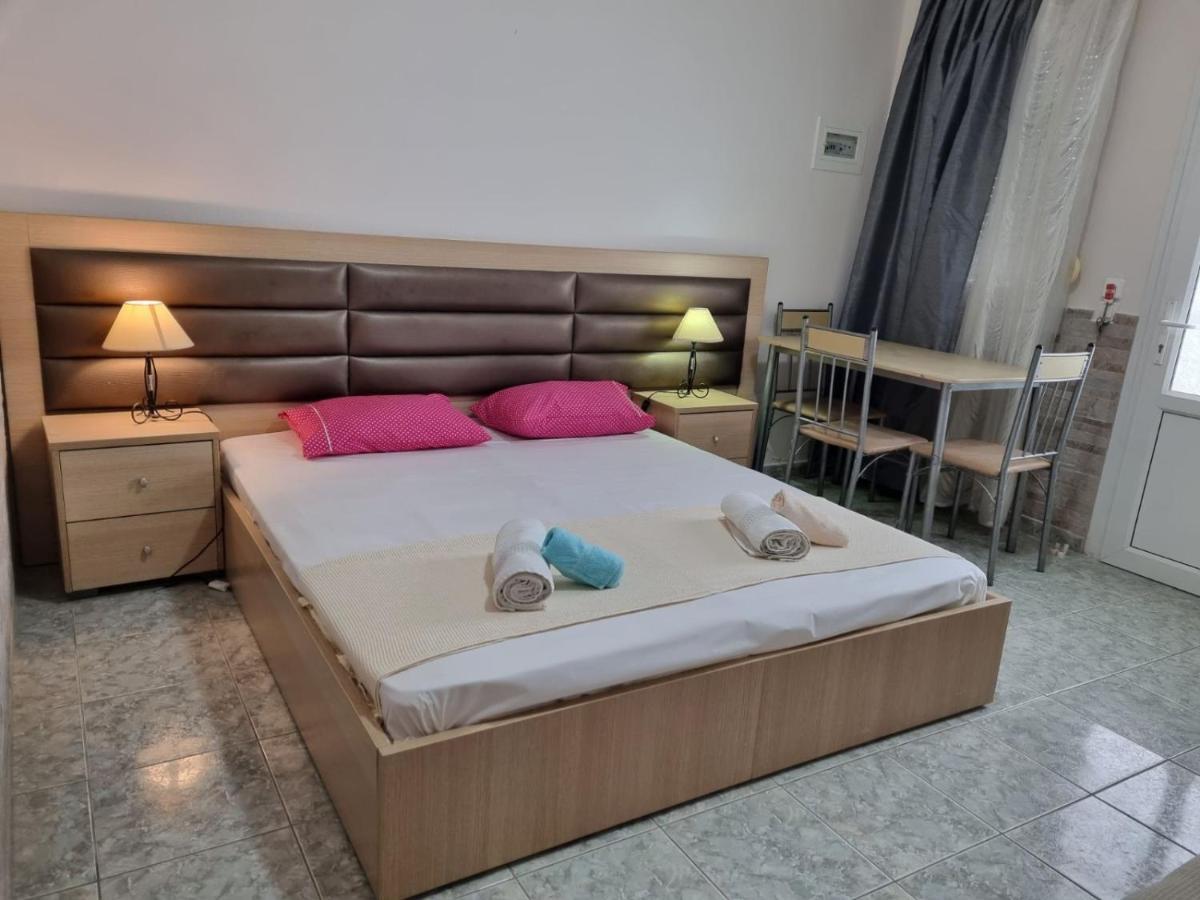 Anna Christina Apartments Metamorfosi  Bagian luar foto