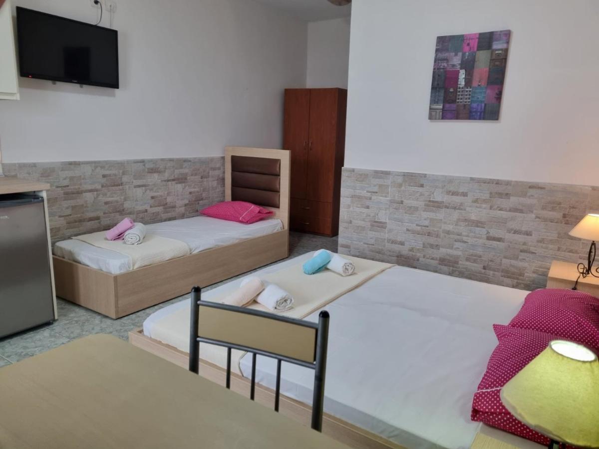 Anna Christina Apartments Metamorfosi  Bagian luar foto